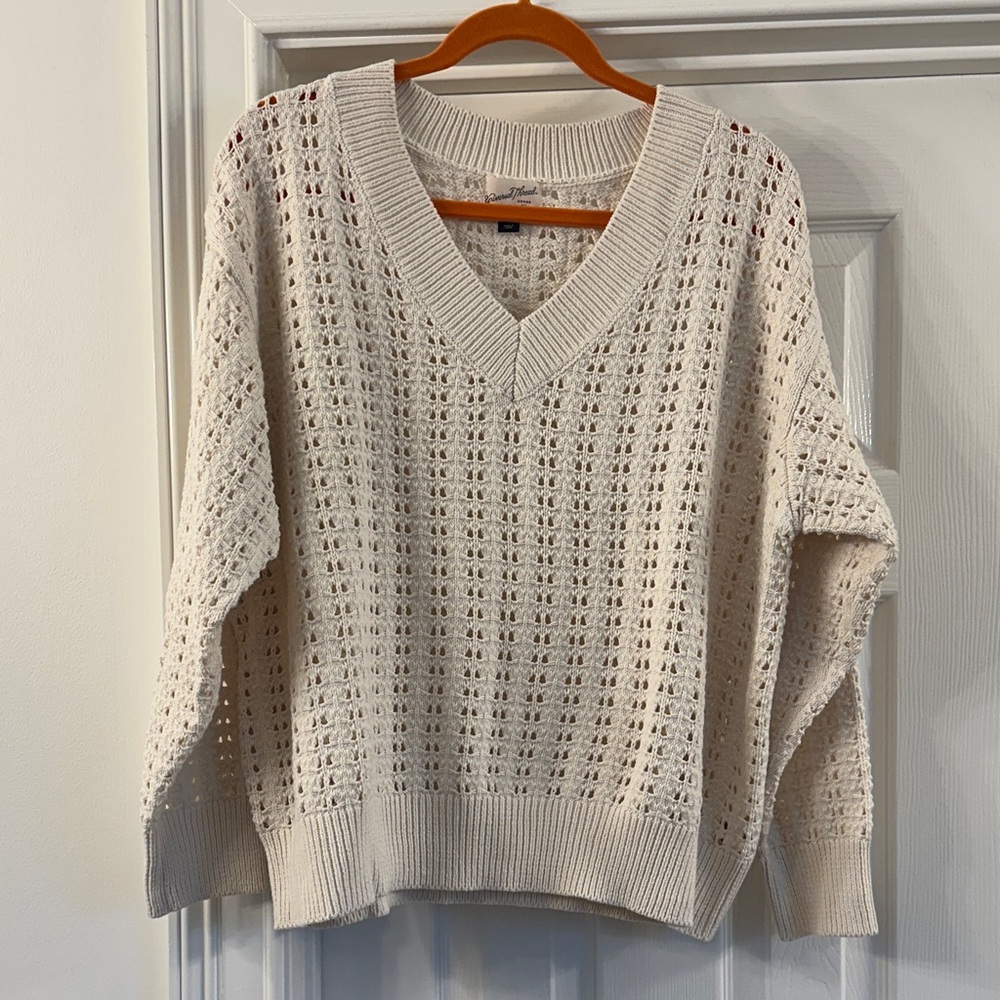 Universal Thread Cream V-Neck Sweater